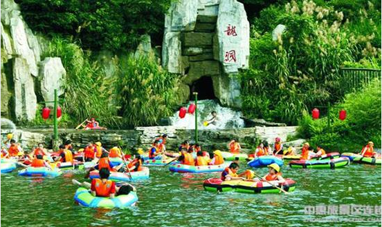 石燕湖黑龙潭地下峡谷漂流